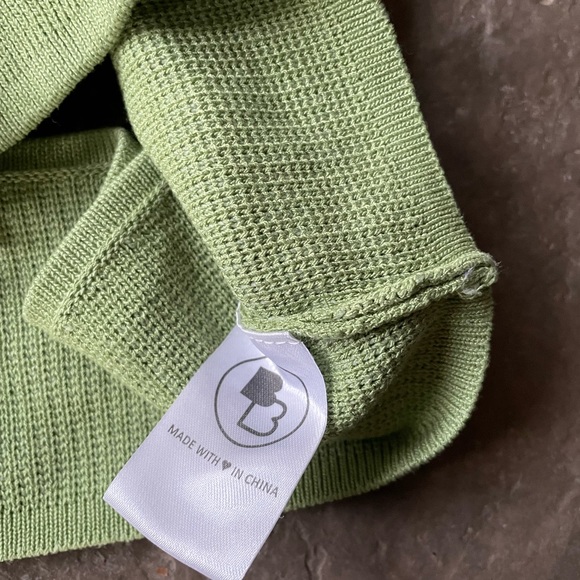 Green Cropped Halter Top - Picture 4 of 4